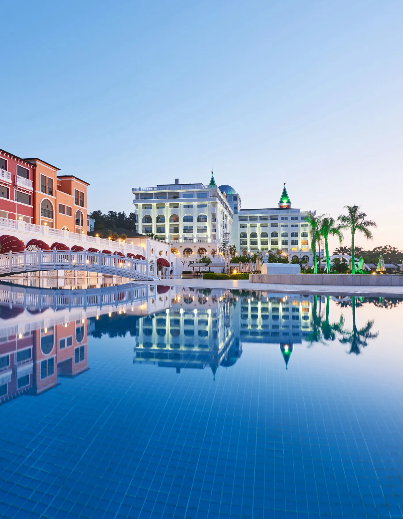 Hospedaje y resorts seleccionados para disfrutar cada destino con comodidad y una buena ubicación.